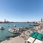 San Giorgio View With Terrace R&r Apartmán