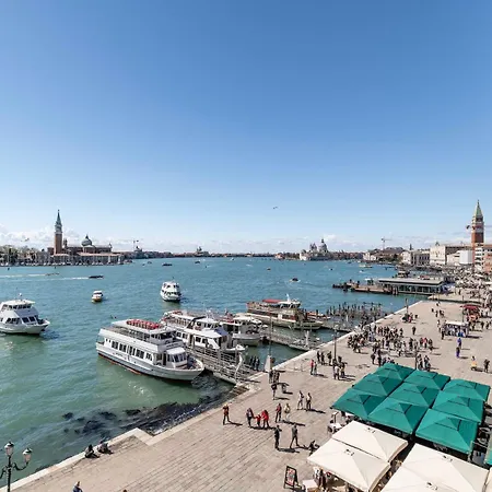 San Giorgio View With Terrace R&r Apartmán
